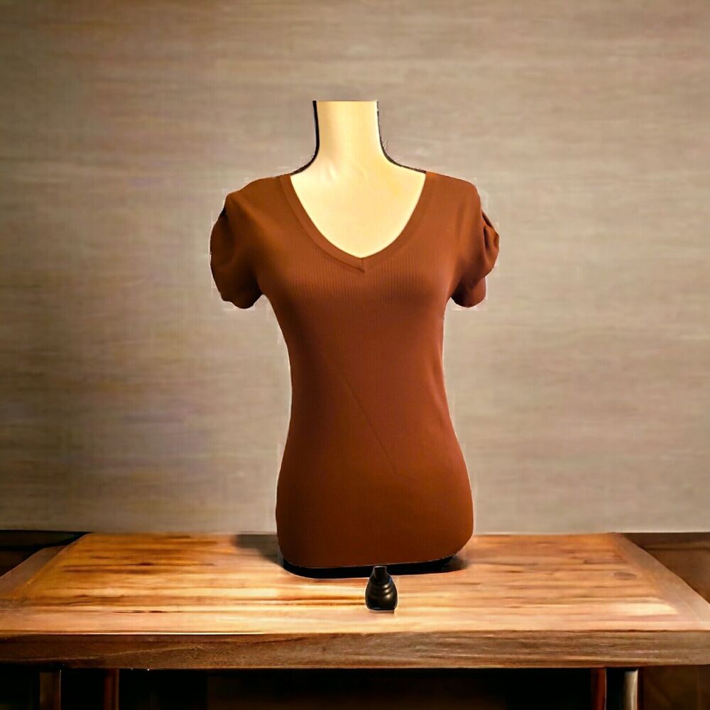 Evie Size M Women’s Brown Ribbed Short Sleeved T Shirt